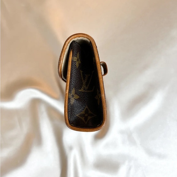 🚨🚨SOLD🚨🚨 Louis Vuitton Pochette Florentine Belt Bag - Picture 6 of 13
